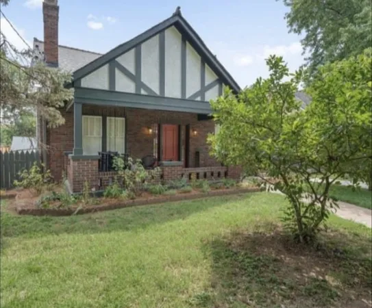 $2,800 | 1002 Fairwin Avenue, Nashville, TN 37216