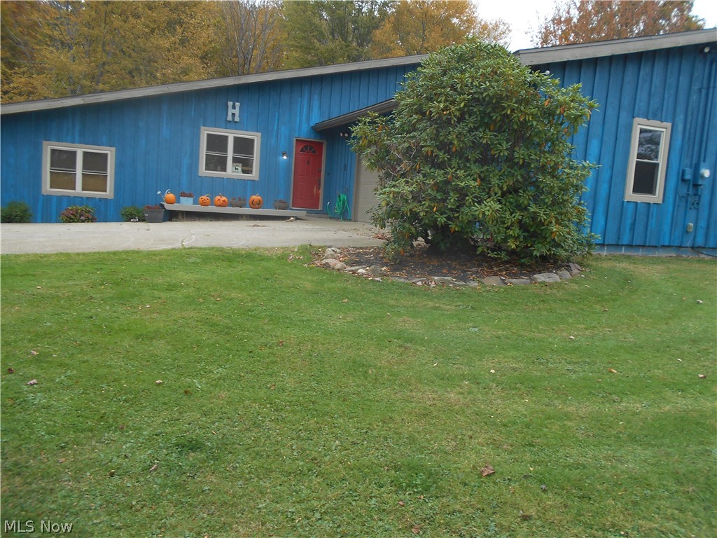 828 Middle Road Conneaut, OH 44030 - Photo 2 of 25