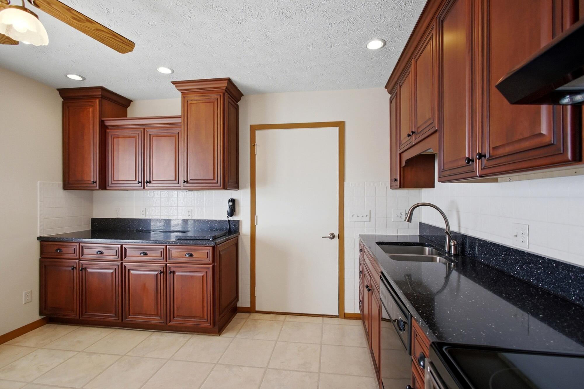 1040 Carson Lane Springfield, OH 45503 - Photo 15 of 36 015