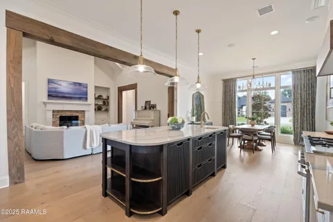 $1,125,000 | 107 Pondside Drive, Lafayette, LA 70503