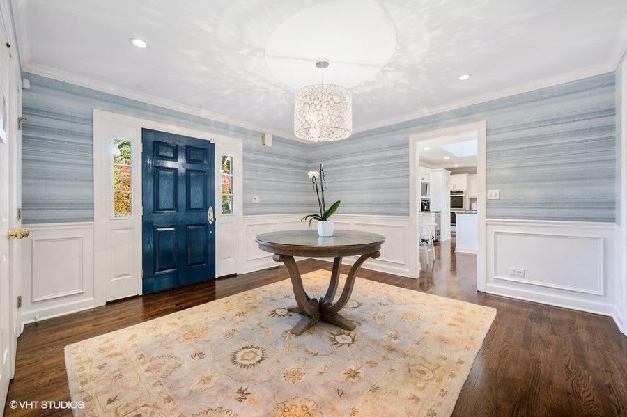 915 Golfview Road Glenview, IL 60025 - Photo 2 of 31 a room with furniture and wooden floor