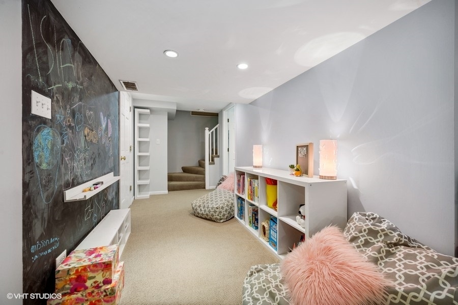 915 Golfview Road Glenview, IL 60025 - Photo 21 of 31 a bedroom with furniture and a flat screen tv