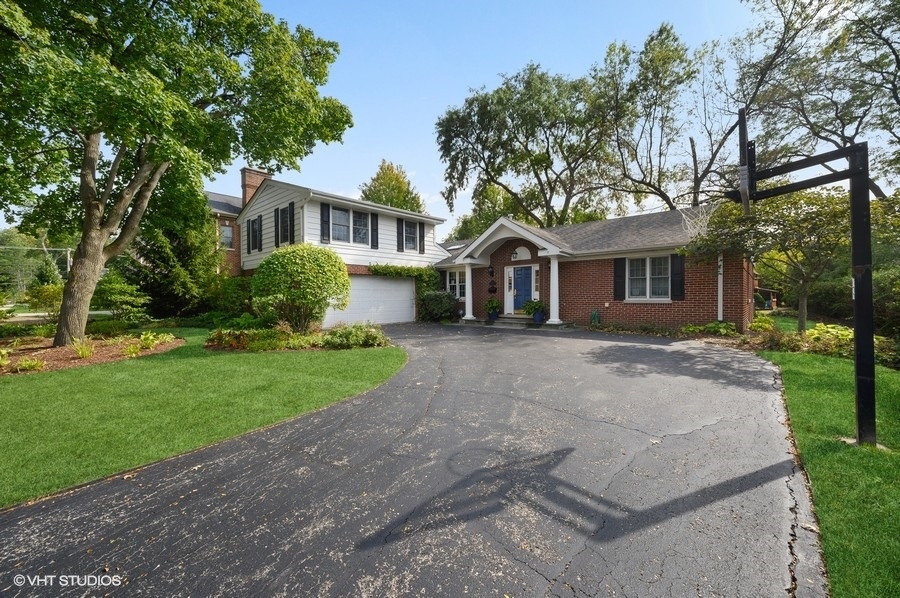 915 Golfview Road Glenview, IL 60025 - Photo 31 of 31 a front view of a house with a yard and trees