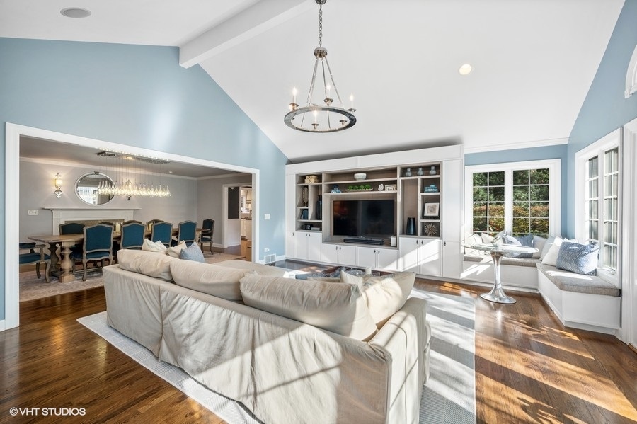 915 Golfview Road Glenview, IL 60025 - Photo 4 of 31 a living room with furniture ceiling fan and a flat screen tv