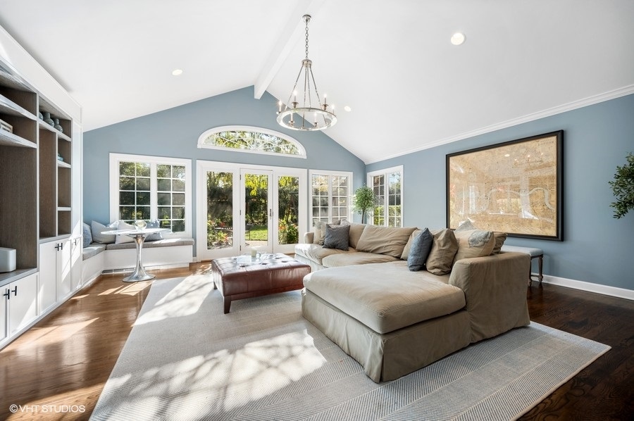 915 Golfview Road Glenview, IL 60025 - Photo 5 of 31 a living room with furniture and a chandelier