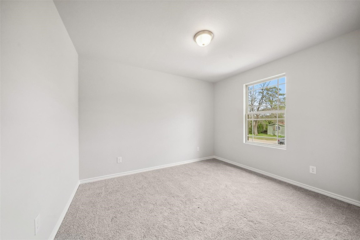 515 16th Street Hempstead, TX 77445 - Photo 19 of 23 an empty room with a window
