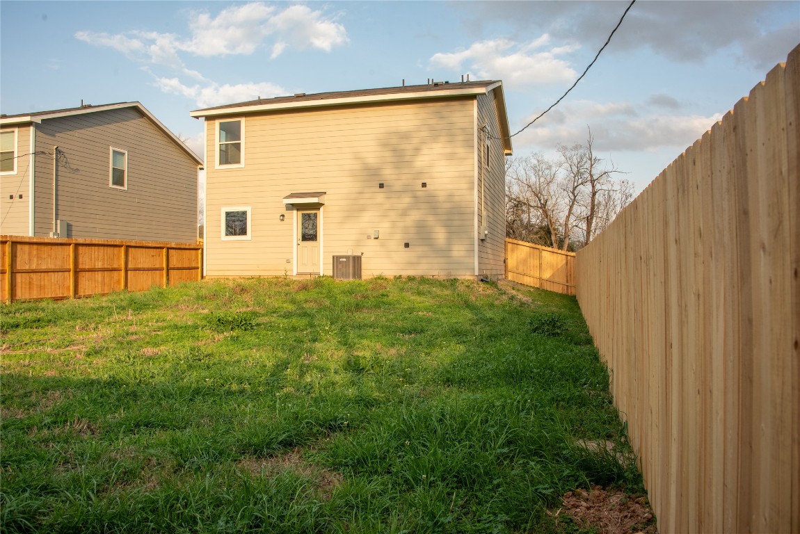 515 16th Street Hempstead, TX 77445 - Photo 22 of 23 a view of a back yard of the house