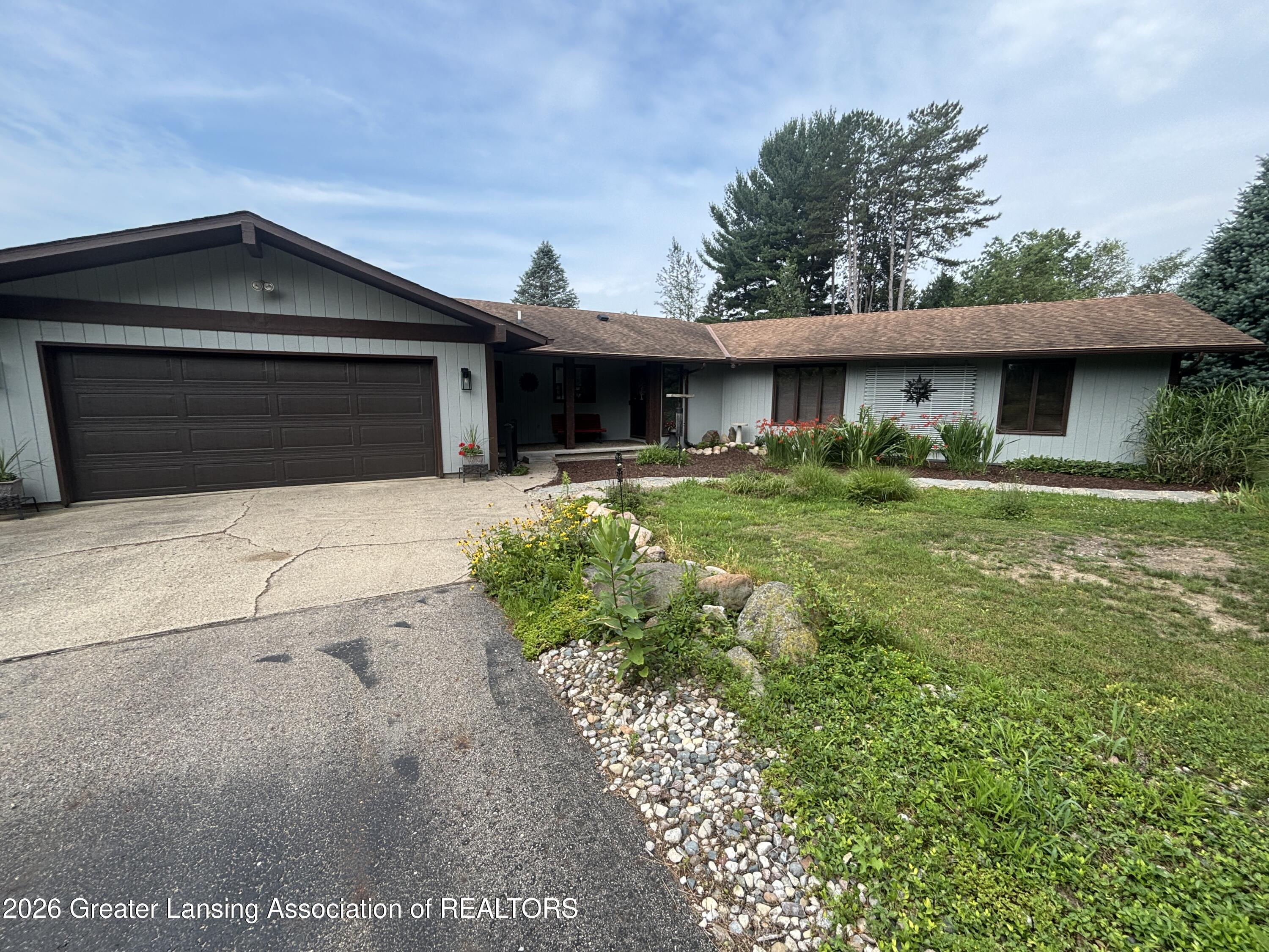 12196 Center Road Bath, MI 48808 - Photo 2 of 8 IMG_3642