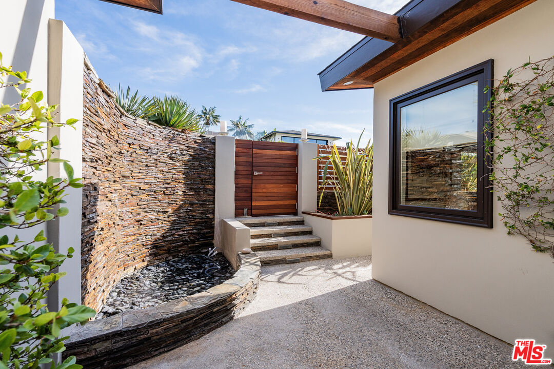 245 Tranquillo Road Pacific Palisades, CA 90272 - Photo 4 of 45