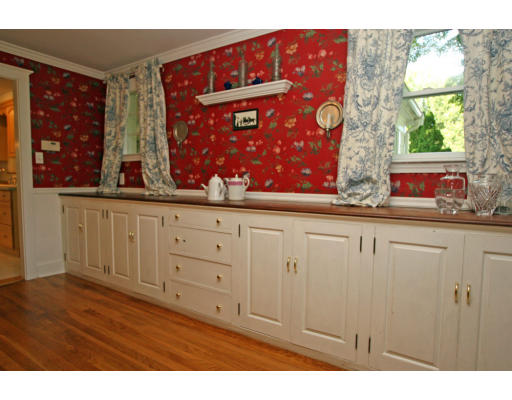 9 Pilgrim Road Hamilton, MA 01982 - Photo 16 of 26 a view of a window with wooden floor