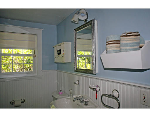 9 Pilgrim Road Hamilton, MA 01982 - Photo 20 of 26 a bathroom with a bathtub and a window