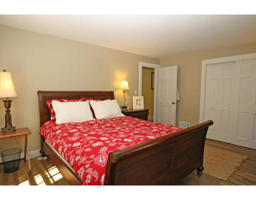 9 Pilgrim Road Hamilton, MA 01982 - Photo 25 of 26 a bedroom with a bed and a lamp