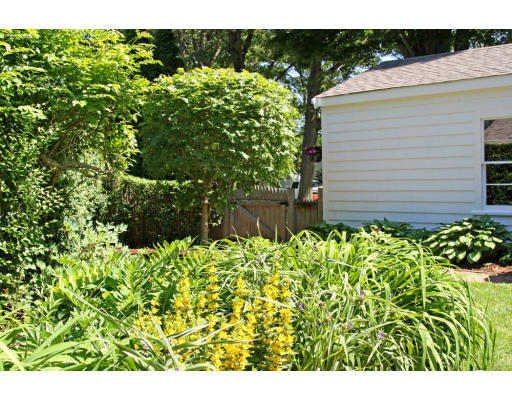 9 Pilgrim Road Hamilton, MA 01982 - Photo 7 of 26 a view of a house with a flower garden