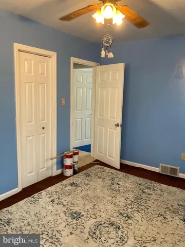 a view of empty room with window