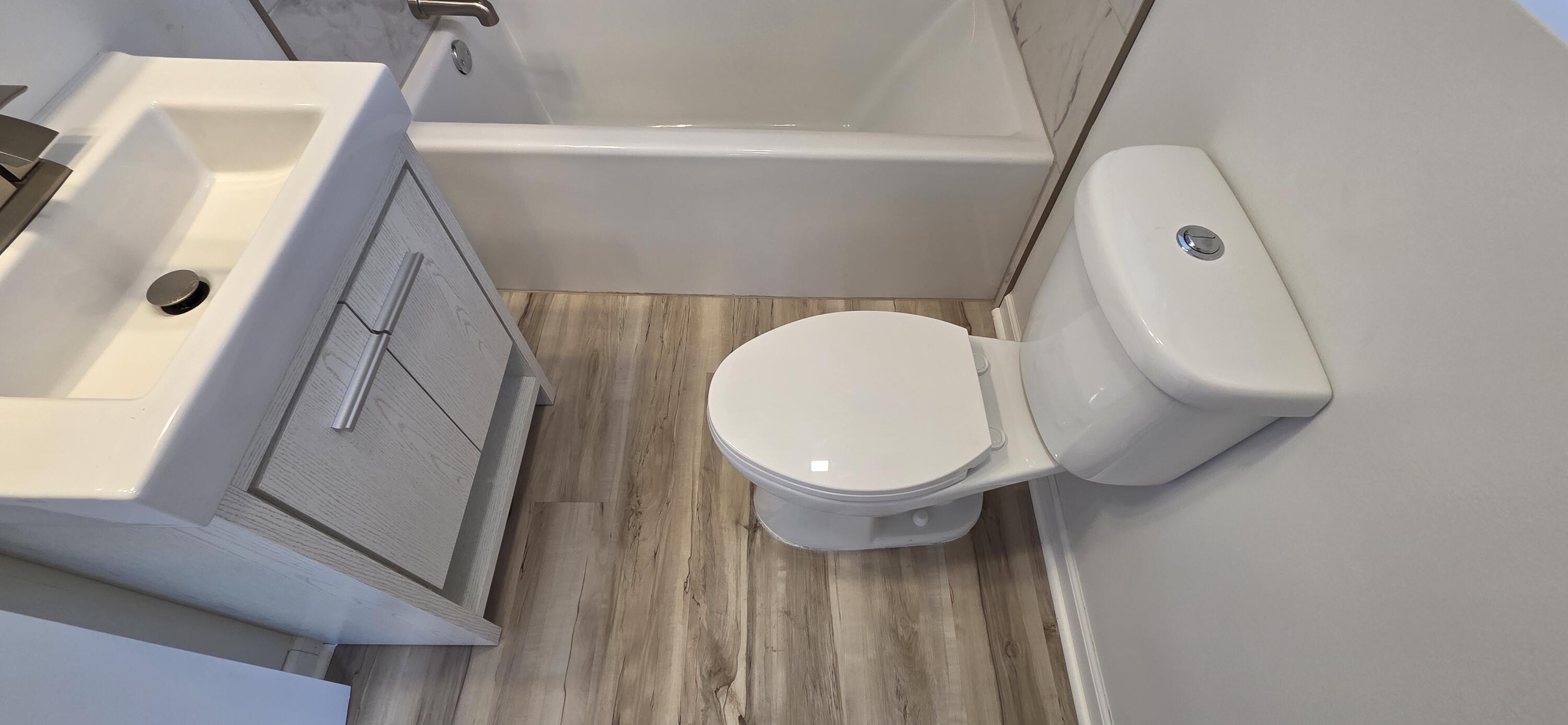 7325 Locust Avenue Gary, IN 46403 - Photo 42 of 136 a bathroom with a toilet and a bathtub