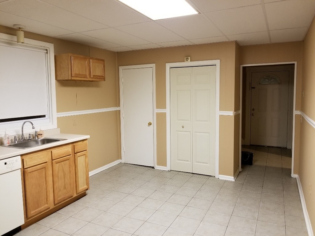 34 Wareham Street Springfield, MA 01108 - Photo 5 of 17