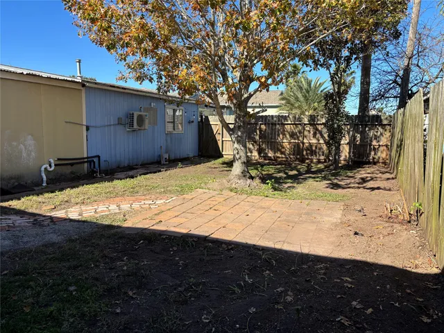 $1,100 | 5520 Menard Avenue, Unit 2, Galveston, TX 77551