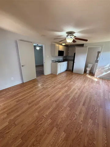 $1,100 | 5520 Menard Avenue, Unit 2, Galveston, TX 77551