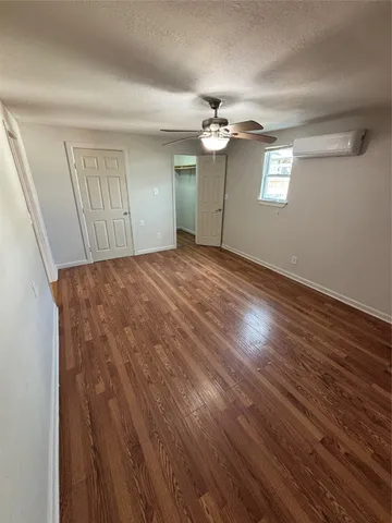 $1,100 | 5520 Menard Avenue, Unit 2, Galveston, TX 77551