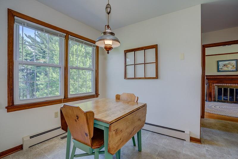 627 Olney Road Vinton, VA 24179 - Photo 19 of 43 a workspace with furniture and window