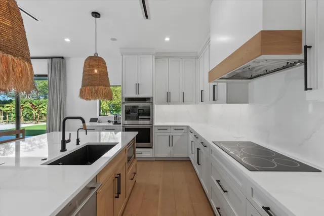 a view of a yard with a tree