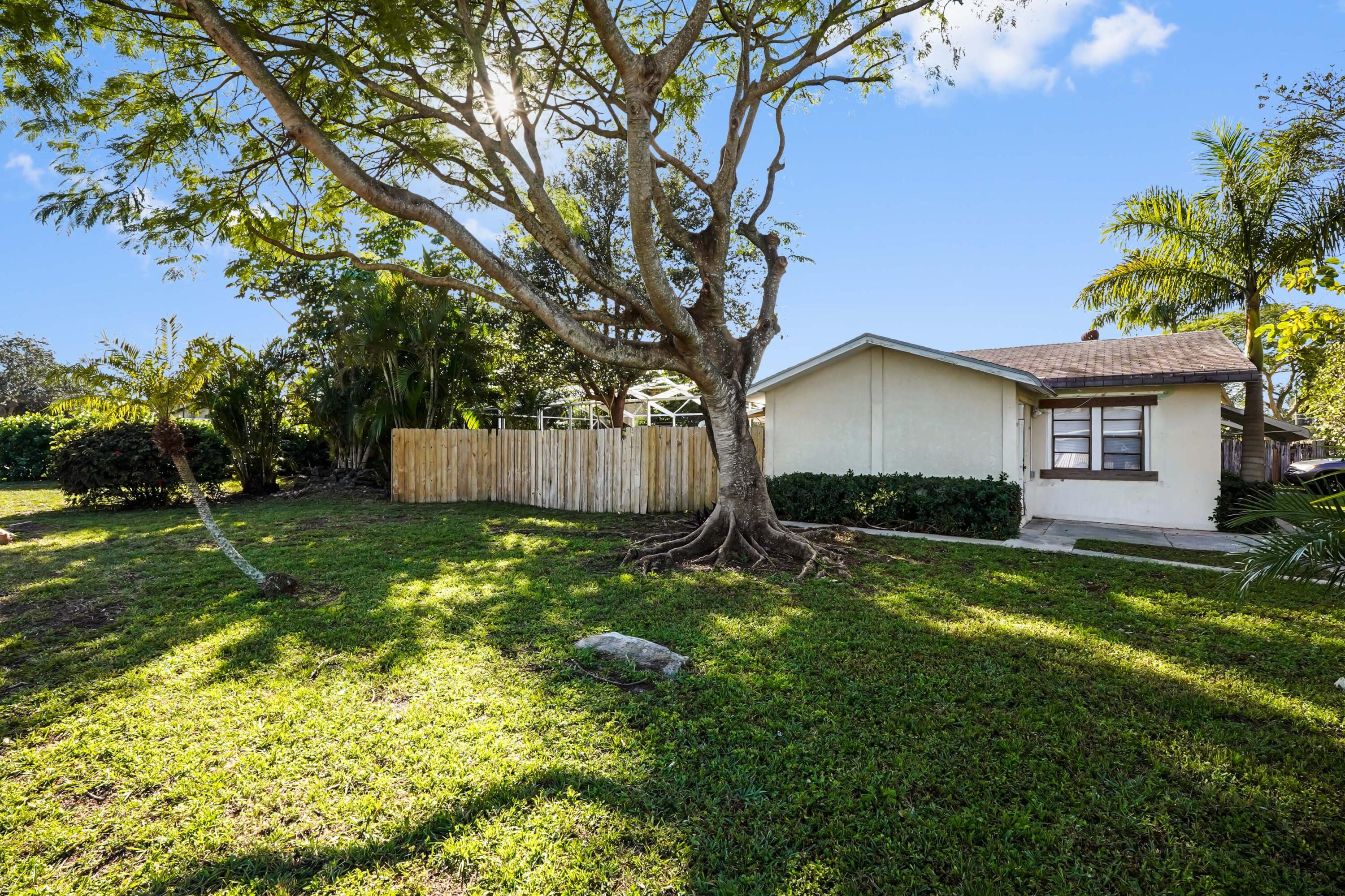 3858 Lakewood Road Palm Springs, FL 33461 - Photo 25 of 39 a backyard of a house with lots of green space