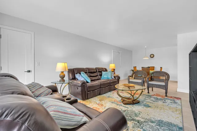 $429,900 | 6487 Bay Club Drive, Unit 4, Fort Lauderdale, FL 33308