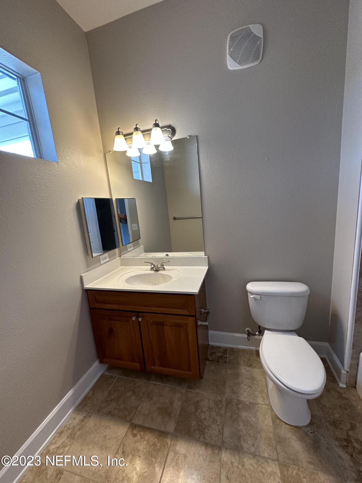 2014 Pond Ridge Court, Unit 1104 Fleming Island, FL 32003 - Photo 29 of 35 2nd bedroom bath