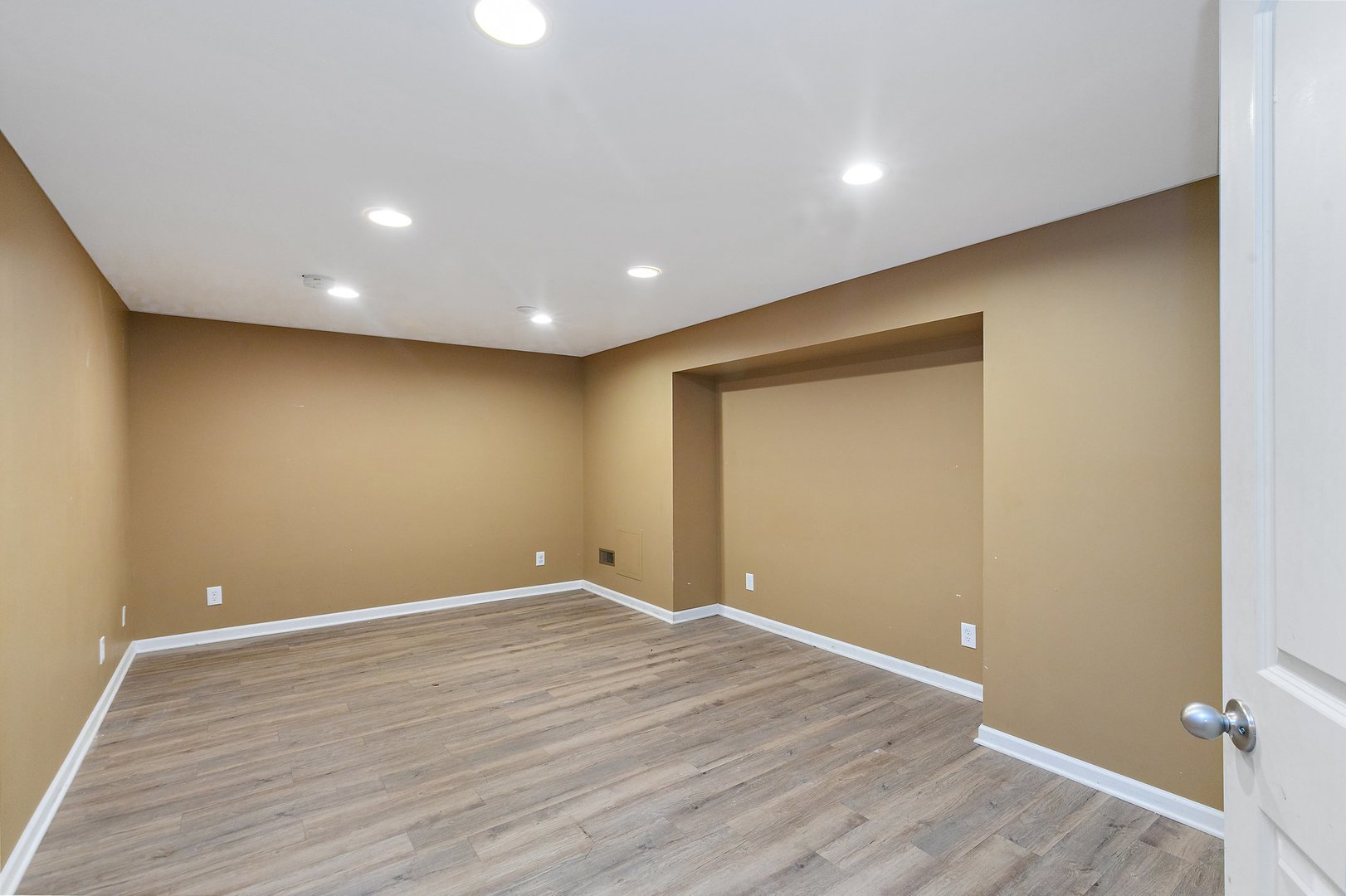 345 Shadow Hill Drive Elgin, IL 60124 - Photo 30 of 35 a view of room with wooden floor