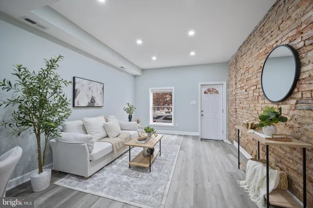 $2,700 | 328 South Macon Street, Baltimore, MD 21224