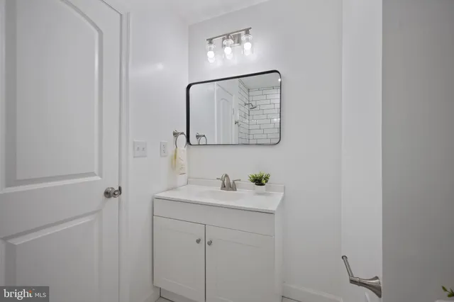 $2,700 | 328 South Macon Street, Baltimore, MD 21224