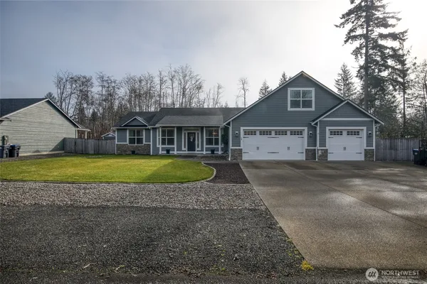 a view of house with garden