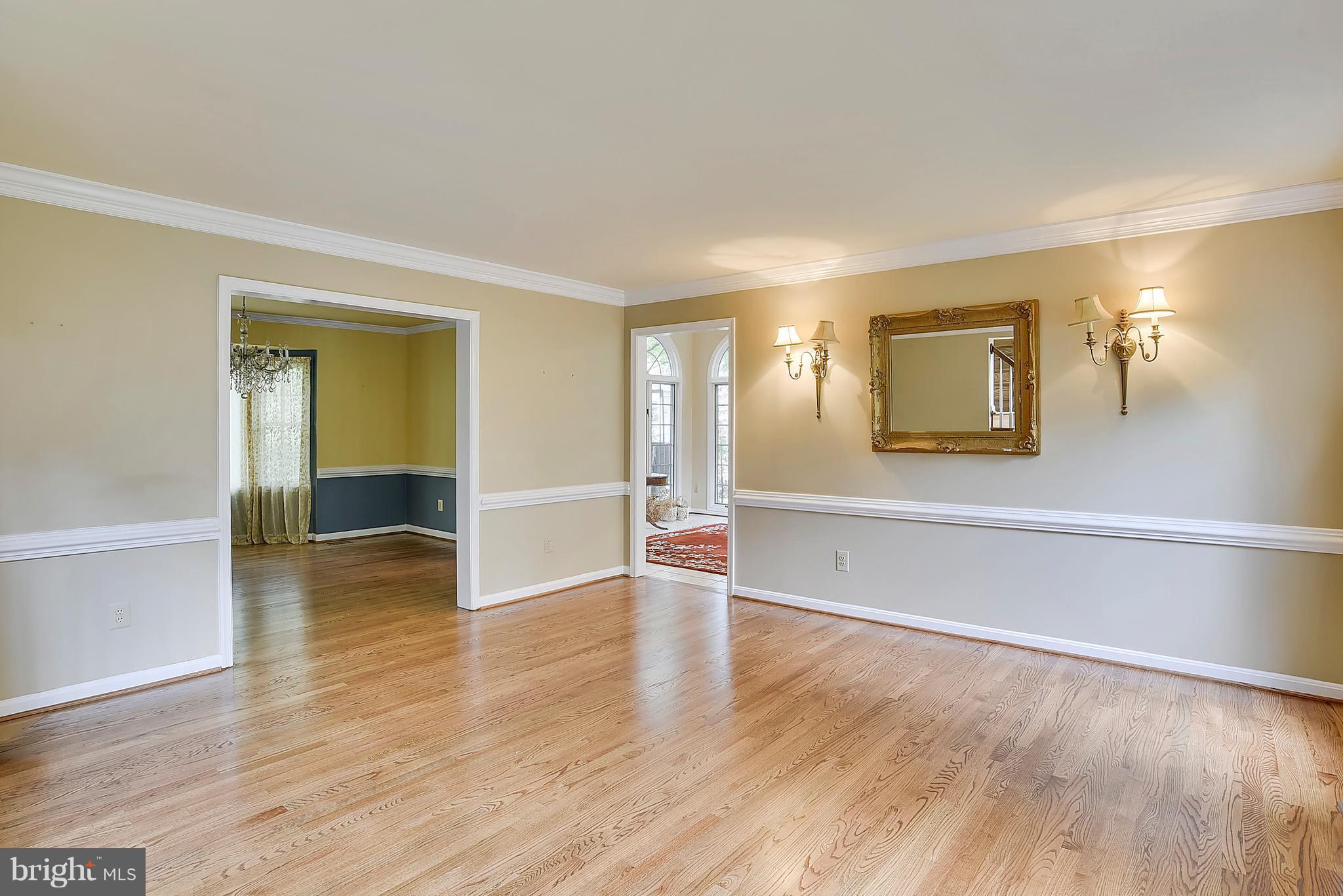 1002 Utterback Store Road Great Falls, VA 22066 - Photo 3 of 30 Living Room