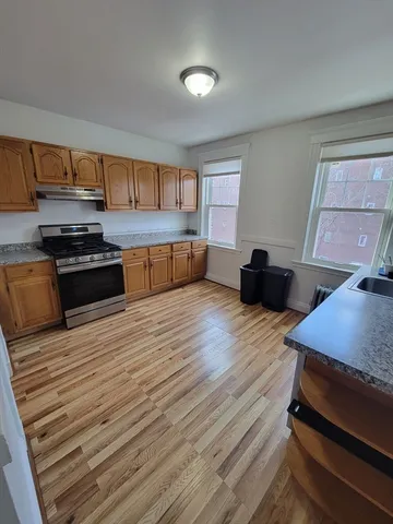 $4,800 | 10 Alton Court, Unit 2, Brookline, MA 02446