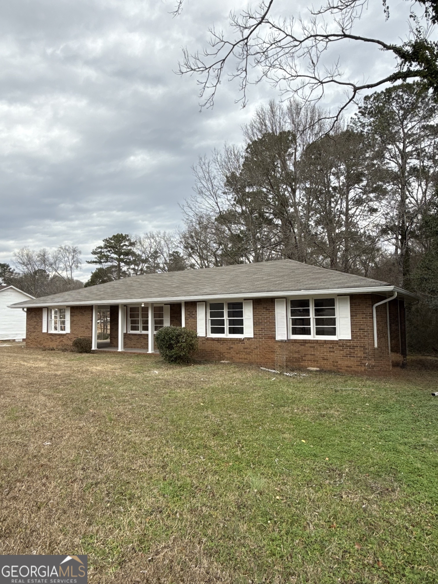 193 Brownlee Road Jackson, GA 30233 - Photo 1 of 10 front view of a house with a yard
