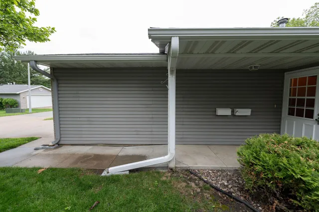 $255,000 | 2842 19th Avenue Northwest, Rochester, MN 55901