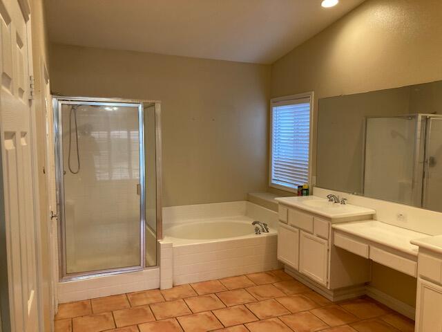 48192 Panorama Avenue Indio, CA 92201 - Photo 22 of 47 a bathroom with a sink and a bathtub