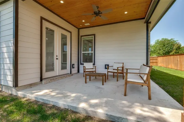 a view of an chairs and tables in the back yard