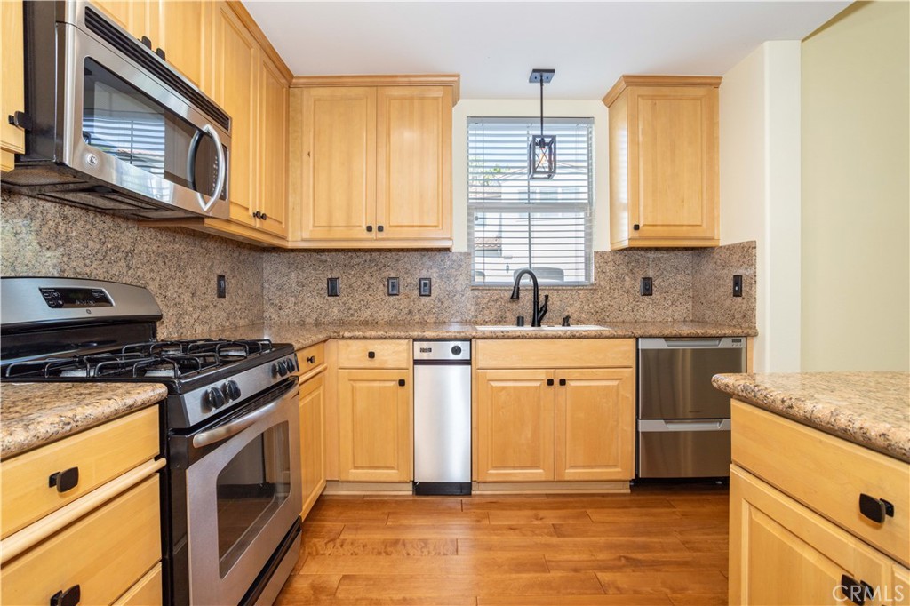20335 Paseo Meriana Porter Ranch, CA 91326 - Photo 11 of 58 Kitchen