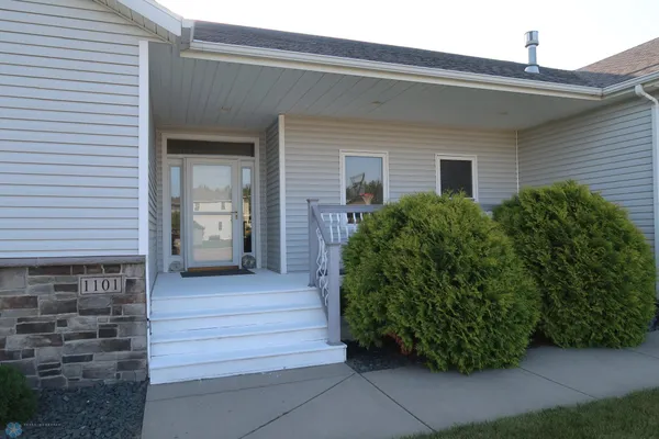 $549,900 | 1101 Southcreek Avenue, Glyndon, MN 56547