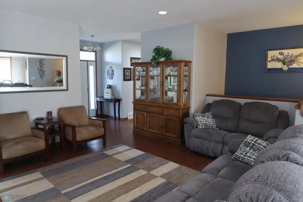 $549,900 | 1101 Southcreek Avenue, Glyndon, MN 56547