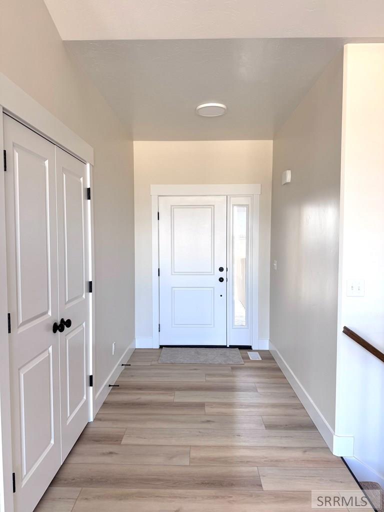 1645 Sundown Road Rexburg, ID 83440 - Photo 6 of 29 Kitchen/Living Room