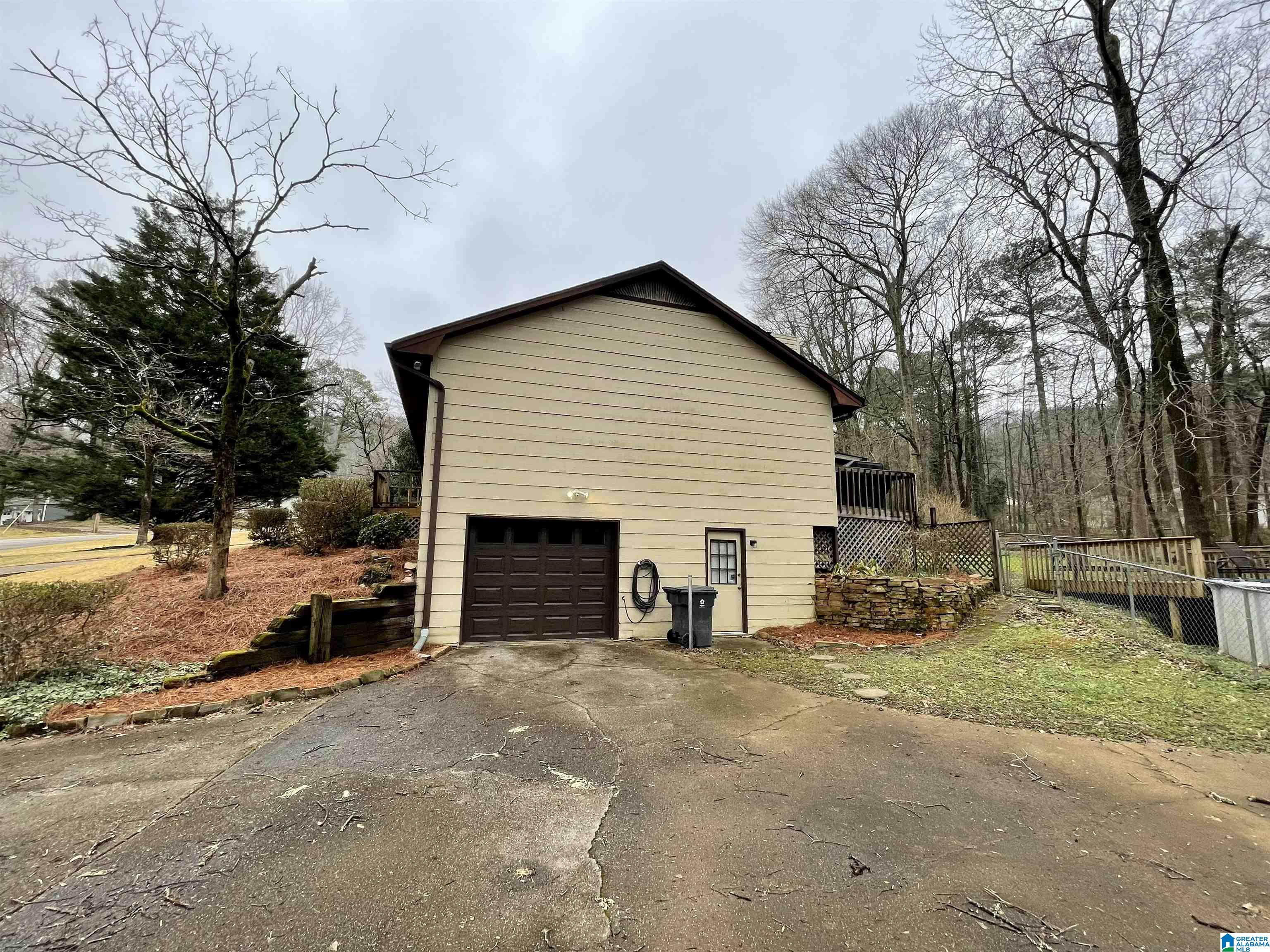 237 Valley Circle Pinson, AL 35126 - Photo 9 of 33