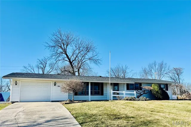 $215,000 | 34 Hillcrest Drive, Hannibal, MO 63401