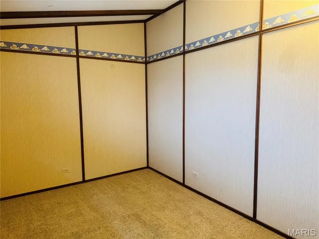 $215,000 | 34 Hillcrest Drive, Hannibal, MO 63401