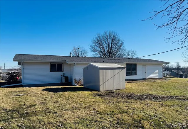 $215,000 | 34 Hillcrest Drive, Hannibal, MO 63401