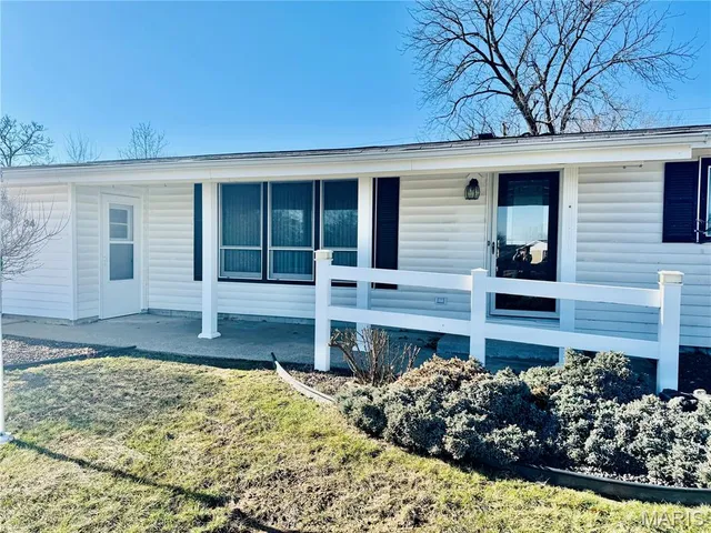 $215,000 | 34 Hillcrest Drive, Hannibal, MO 63401
