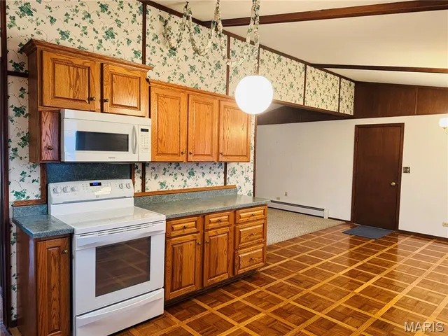 $215,000 | 34 Hillcrest Drive, Hannibal, MO 63401