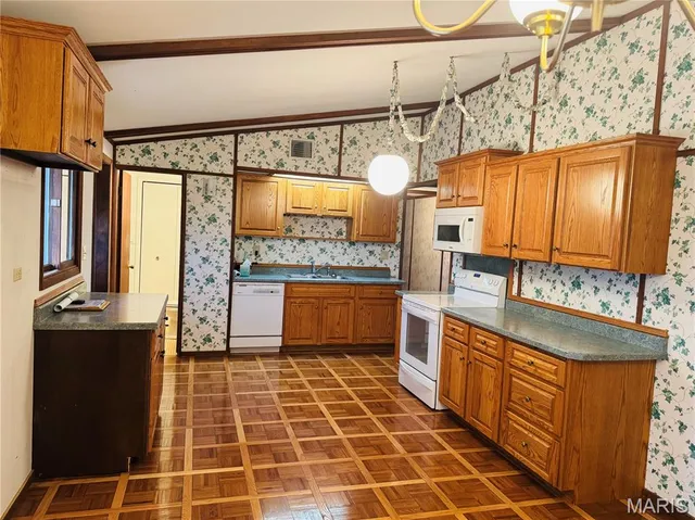 $215,000 | 34 Hillcrest Drive, Hannibal, MO 63401