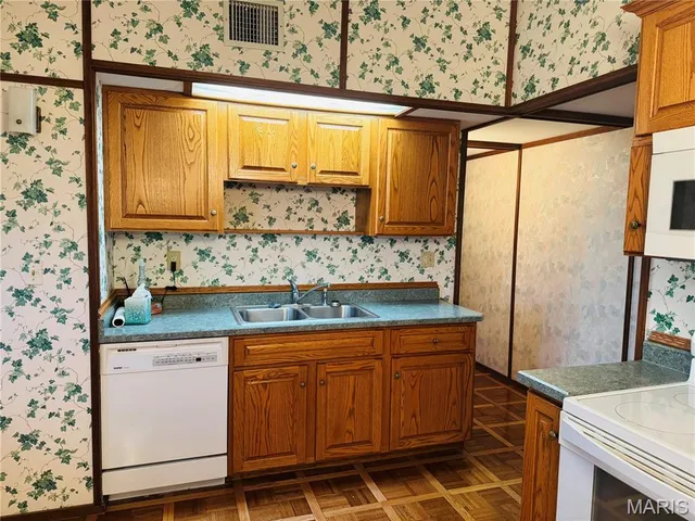 $215,000 | 34 Hillcrest Drive, Hannibal, MO 63401